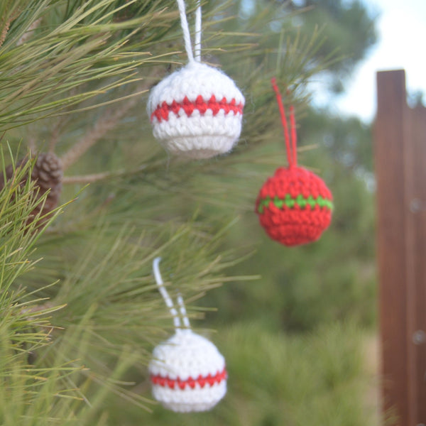 quick  crochet Christmas ball ornament pattern